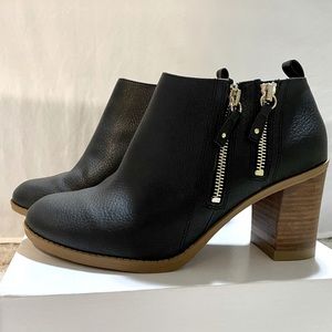 8.5 Dr. Scholl’s Zipper Booties